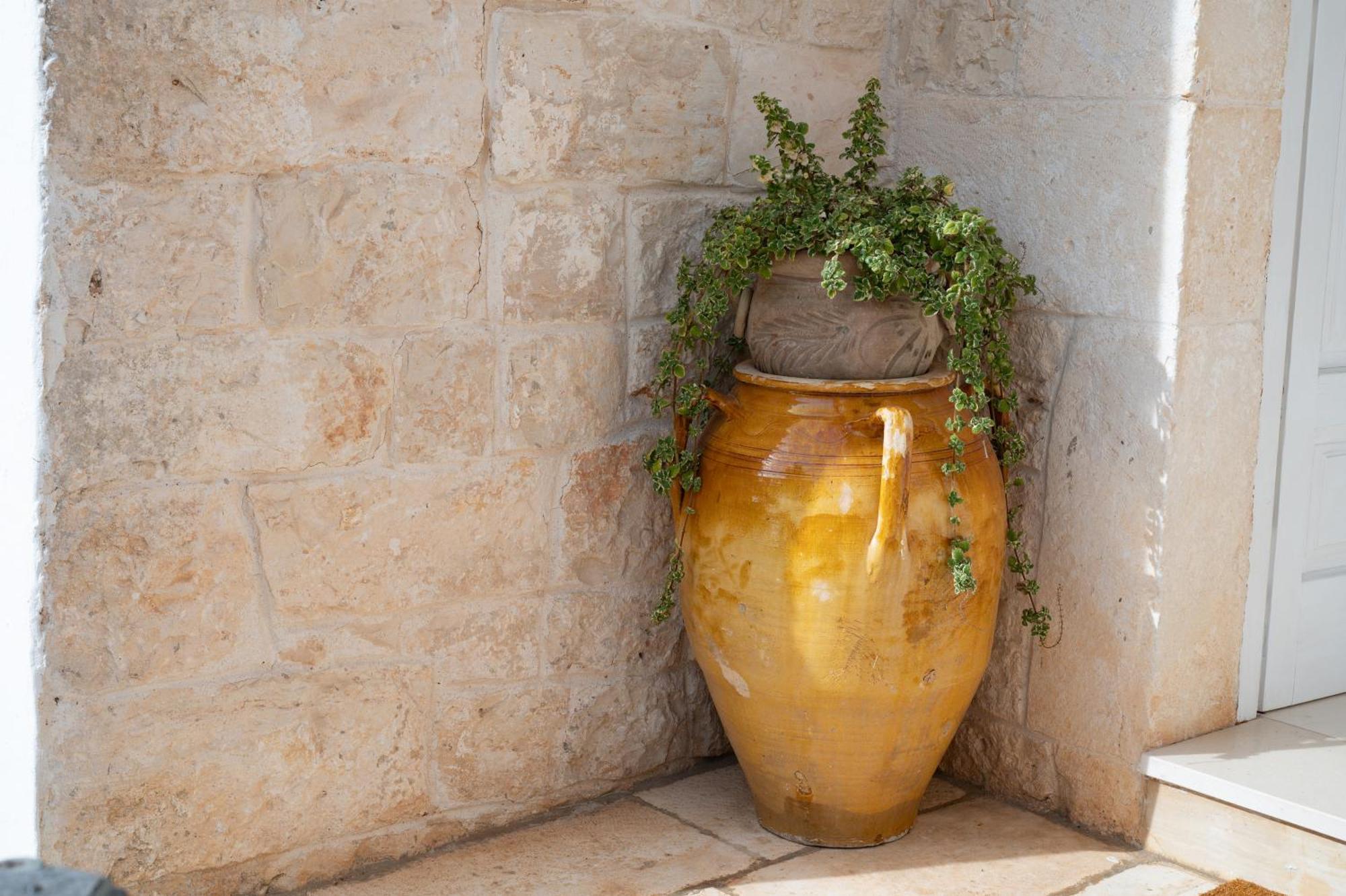 Trullo Degli Anelli In Masseria Cisternino Exterior photo